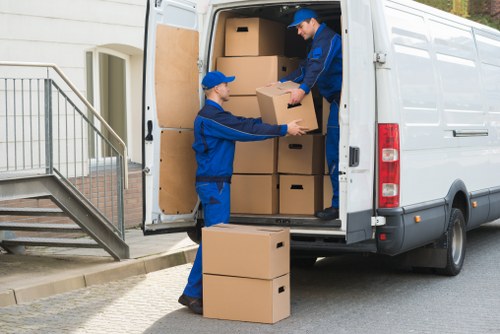 Packing and loading furniture for a Movingservices relocation