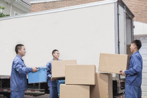 Low-carbon moving van loaded with segregated waste for local recycling routes